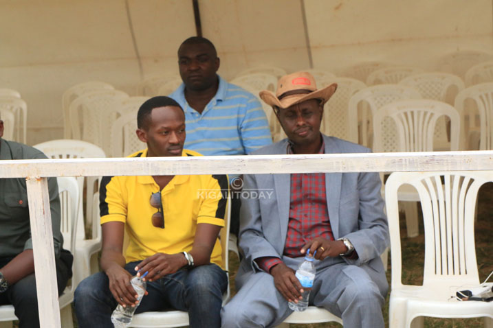 Gen Cesar Kayizari (wambaye ingofero) wahoze ayobora Ferwafa nawe yari yaje kureba uyu mukino