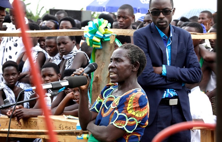 Abaturage batanze ibibazo byabo mu bwisanzure.