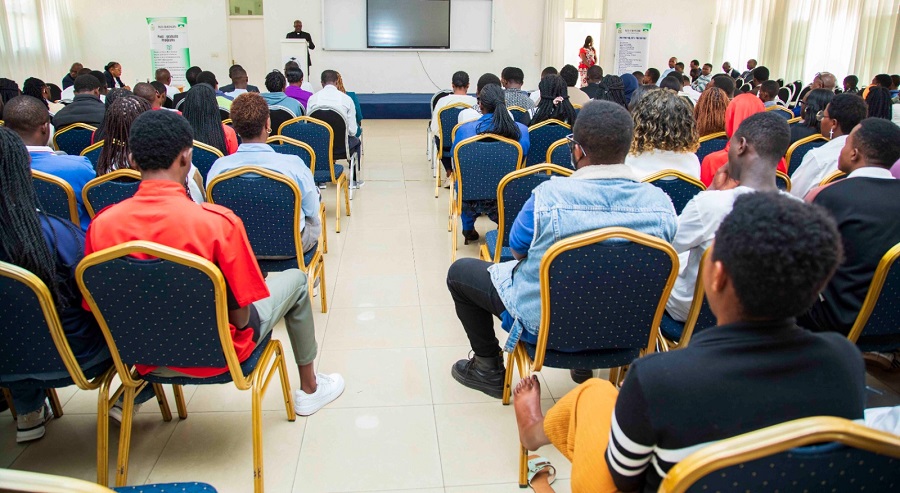 Abanyeshuri bishimiye ibi biganiro