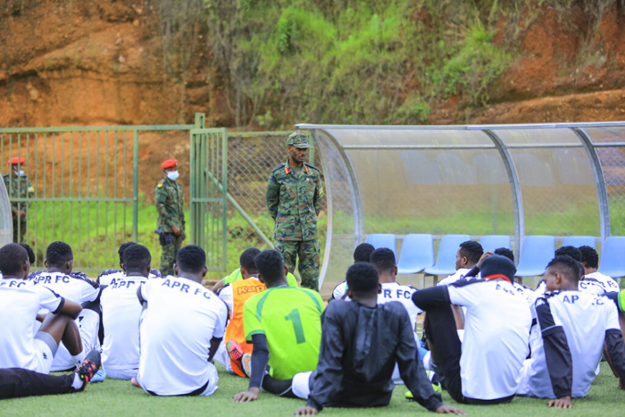 Umuyobozi wa APR FC Lt Gen MUBARAKH Muganga yahaye ubutumwa abakinnyi