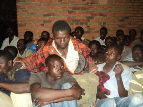Abasore babatandukanyije n'abana.