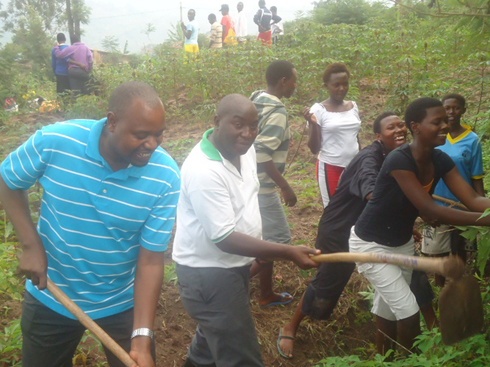 Aba bana ngo bashimishijwe n'uko bafatanyije n'abayobozi babo mu gikorwa cyo guteza imbere abaturage.