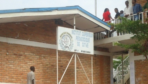 Aba banyeshuri banavuga ko hari amasomo bagomba kuzakora muri icyi kizami batigeze biga.