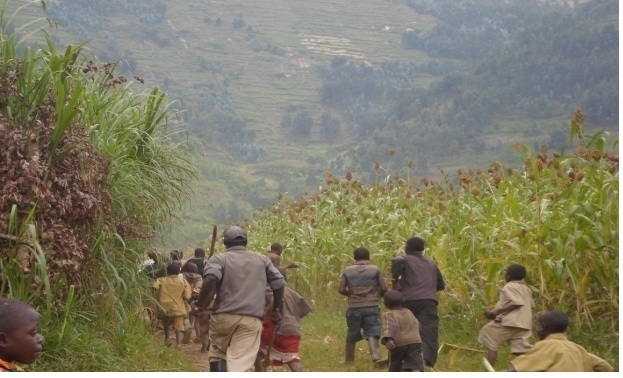 Aba ni abaturage mu bikorwa byo guhiga ibikoko byakomerekeje abantu.