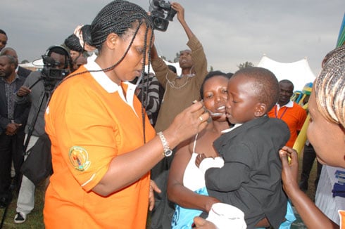 Ababyeyi bari bitabiriye guhesha abana babo ikinini cy