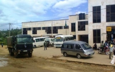 Abaganga ba Rwanda Military Hospital buriye imodoka basubira i Kigali kuwa gatanu 22-03-2013 saayine za mugitondo.