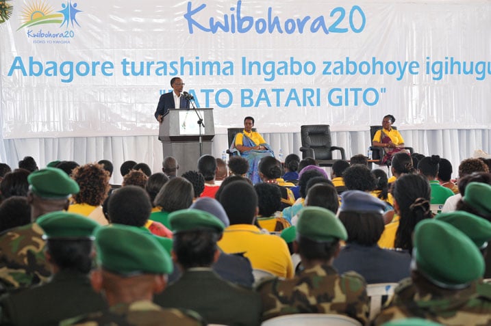 Perezida Kagame yari umutumirwa mukuru mu gikorwa abagore mu gihugu bakoze, cyo gushimira ingabo zabohoye u Rwanda.