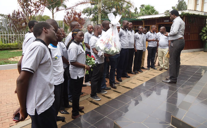 Abahagarariye urubyiruko muri musanze no mu mirenge y'ako karere, ku rwibutso rwa Kigali.