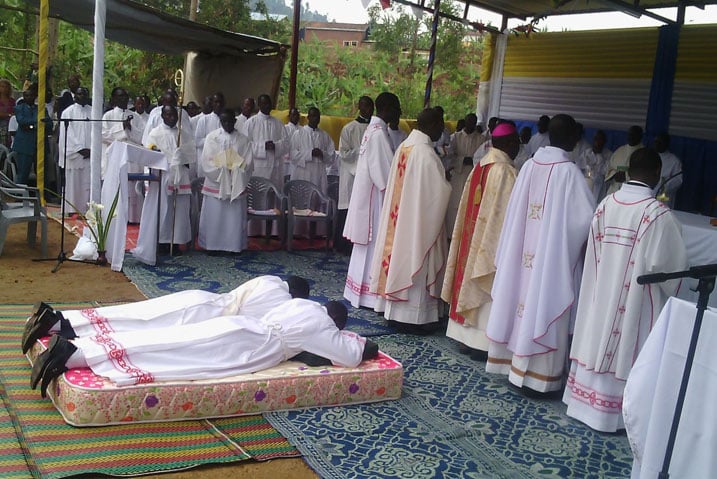 Abahawe amasakaramentu basabwe kuba intumwa zinogeye Imana.