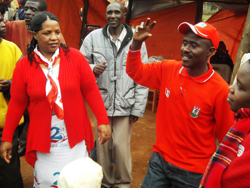 Abakandida babiri ba FPR bahagarariye akarere ka Rutsiro basabye abaturage kuzayihundagazaho amajwi kugira ngo ibikorwa by