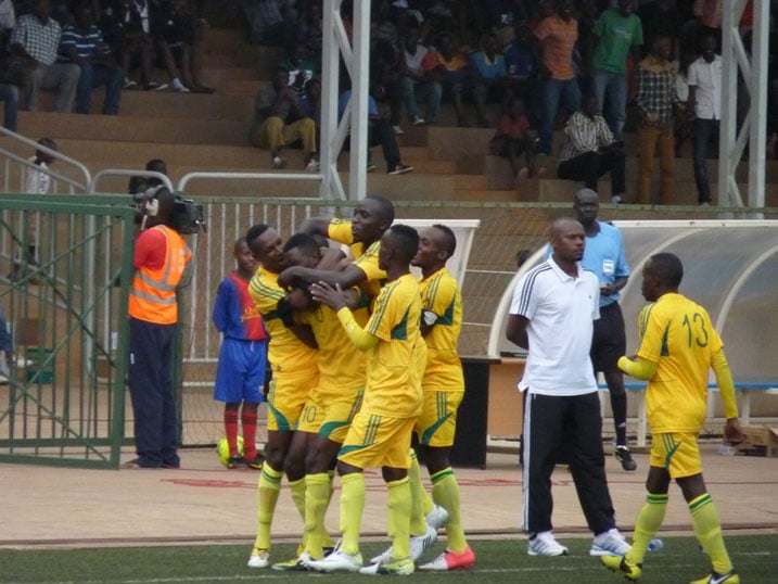 Abakinnyi ba AS Kigali bishimira igitego batsinze Acadmie Tchite.