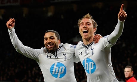 Abakinnyi ba Tottenham Christian Eriksen na Aaron Lennon bishimiye cyane igitego cya kabiri cyabahesheje insinzi kuri Old Trafford.