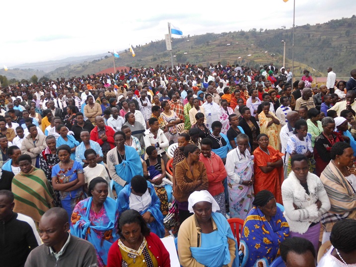 Abakirisitu umbere ya Chapelle.