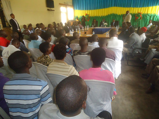 Abakiriya ba BK ishami rya Ruhango bitabiriye ikiganiro ari benshi.