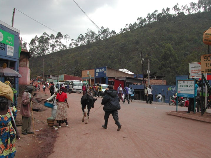 Abakorera muri iyi santere yitwa "ku mashini" bagorwa no kubona amazi bakoresha.
