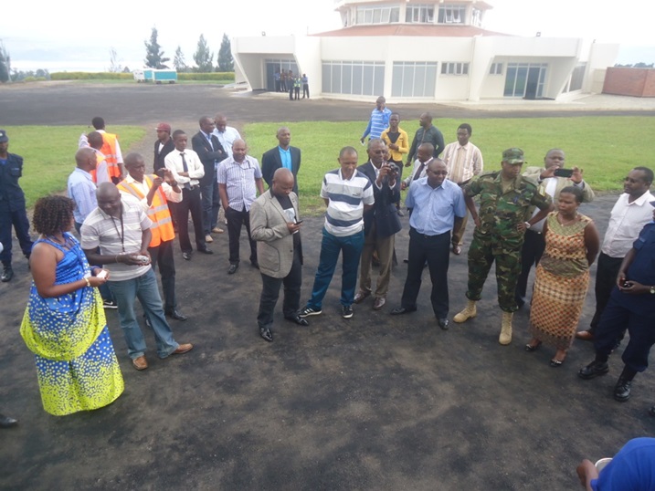Abakoresha inzira zo mu kirere bishimira ko bahawe indege ijyanye n'igihe