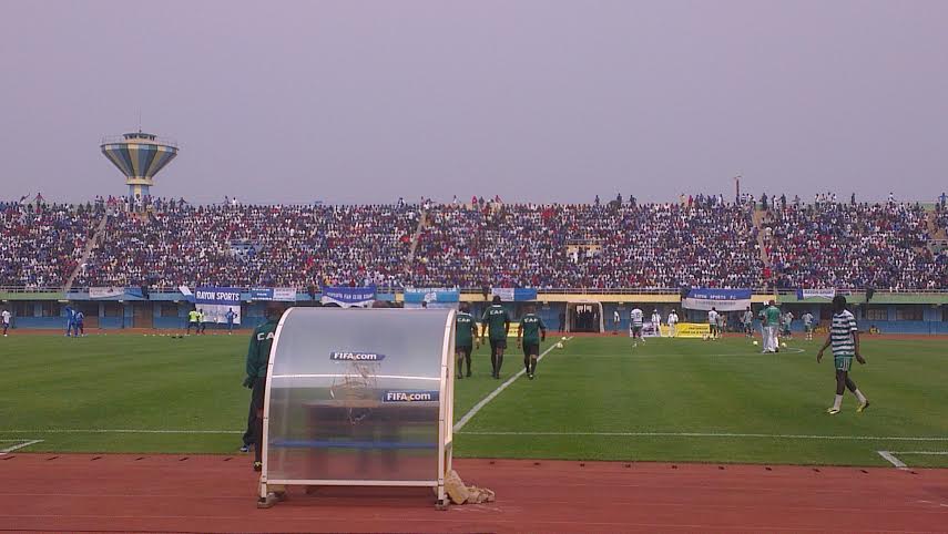 Abakunzi ba Rayon Sport bari benshi, ariko bamaze kwishyurwa ibitego bibiri baretse gukomeza gufana.