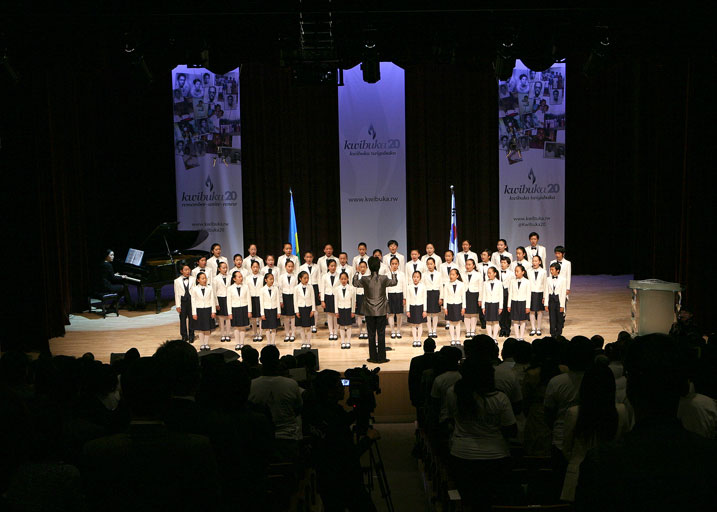 Abana bato b'Abanyakoreya nibo baririmbye Indirimbo yubahirirza Igihugu cy'u Rwanda mbere yo gutangira gahunda zo Kwibuka.