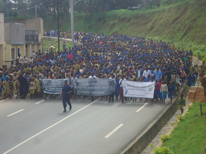 Abana bato baje kwibuka abazize Jenoside bageze mu kigero nk