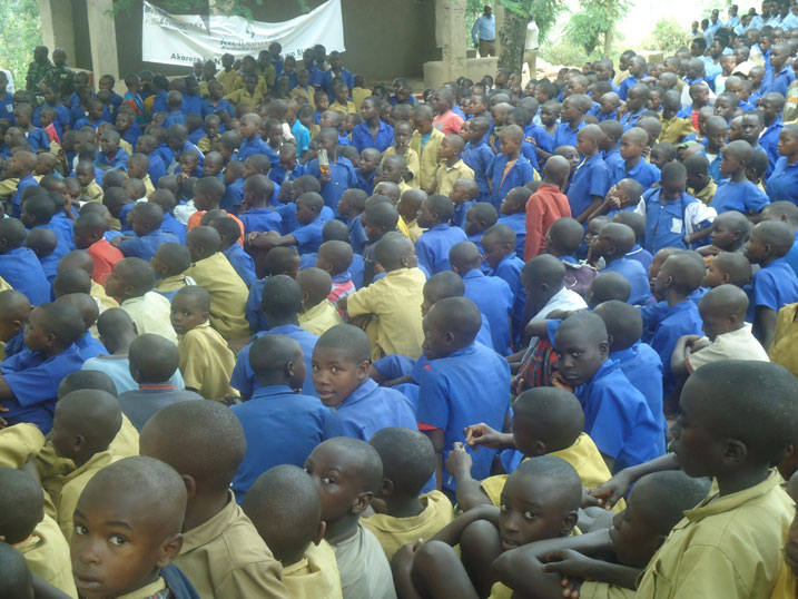 Abana bo mu murenge wa Busoro bari benshi baje kwibuka bagenzi babo n