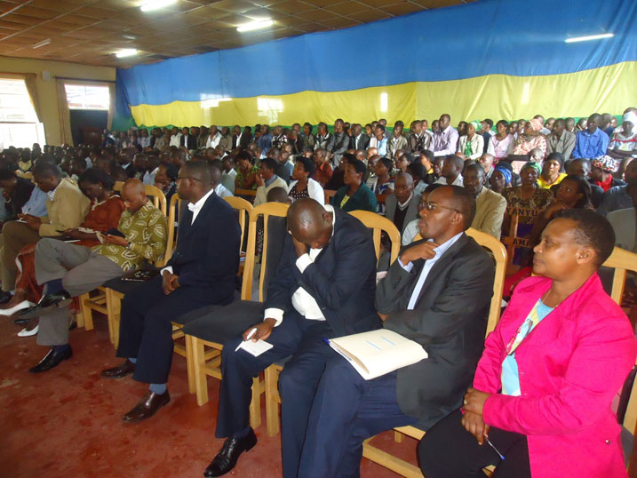 Abantu babarirwa mu majana bitabiriye inama y