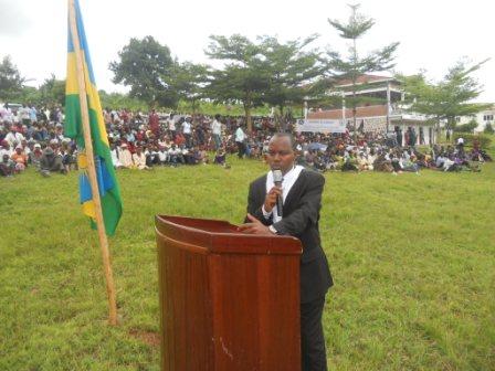 Abanyakamonyi basabwe gufatanya no kuba hamwe.