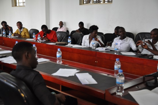 Abanyamakuru bahawe umwanya wo kubaza ibibazo batumvaga.
