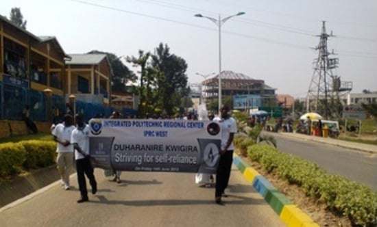 Abanyeshuri ba AERG biga muri IPRC West bagiye ku Rwibutso rwa Gatwaro