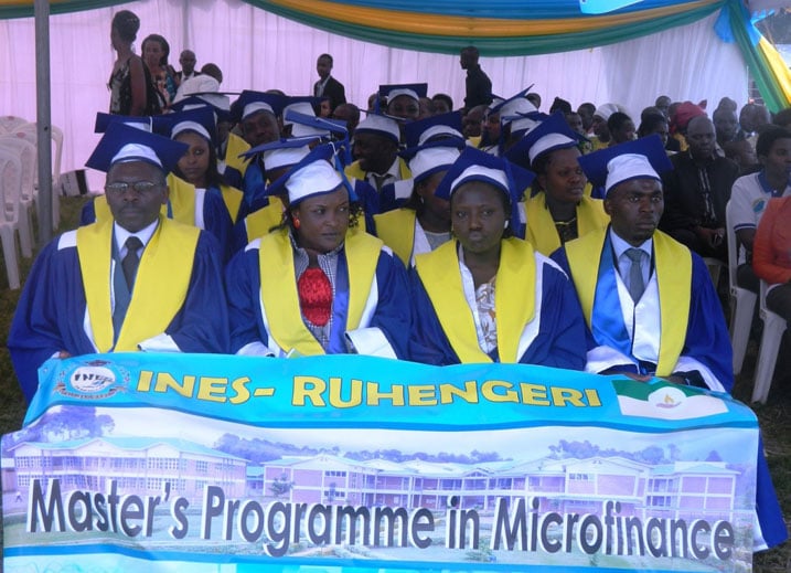 Abanyeshuri 22 barangije bwa mbere mu cyiciro cya gatatu cya gatatu mu ishami rya microfinance muri INES.