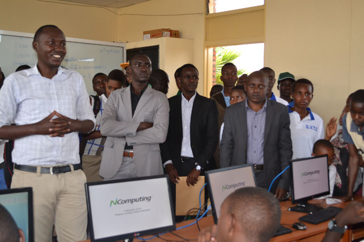 Abanyeshuri bitabiriye ubukangurambaga basobanuriwe uko abiga muri IPRC-EAST bakataje mu ikoranabuhanga.