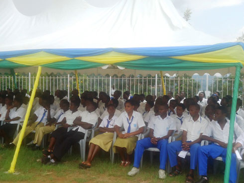 Abanyeshuri batandukanye bitabiriye iki gikorwa.