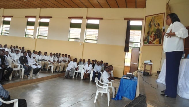 Abanyeshuri mu karere ka Gisagara basobanurirwa gahunda ya Ndi Umunyarwanda.