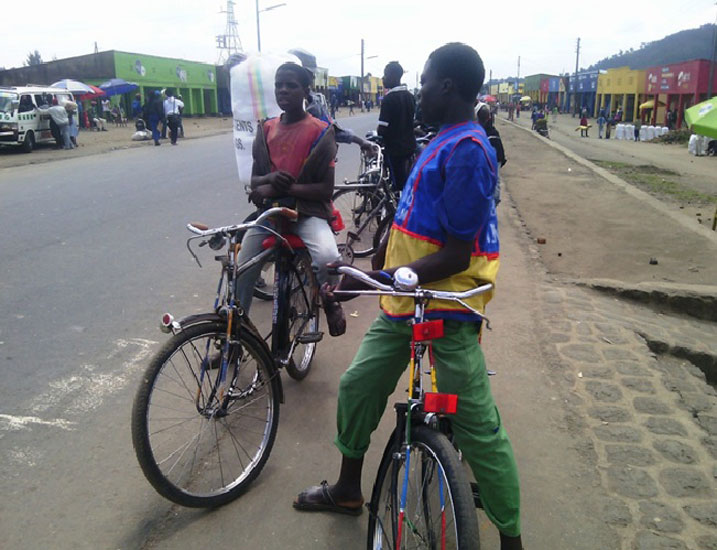 Abanyonzi ntibumva uko amafaranga 100 batanga buri munsi akoreshwa.