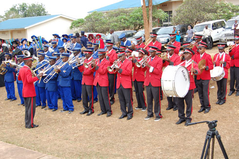 Abaririmbyi bo mu iseminari nto ya Nyundo baje gususurutsa ibirori mu buhanga n'ibikoresho bihambaye.