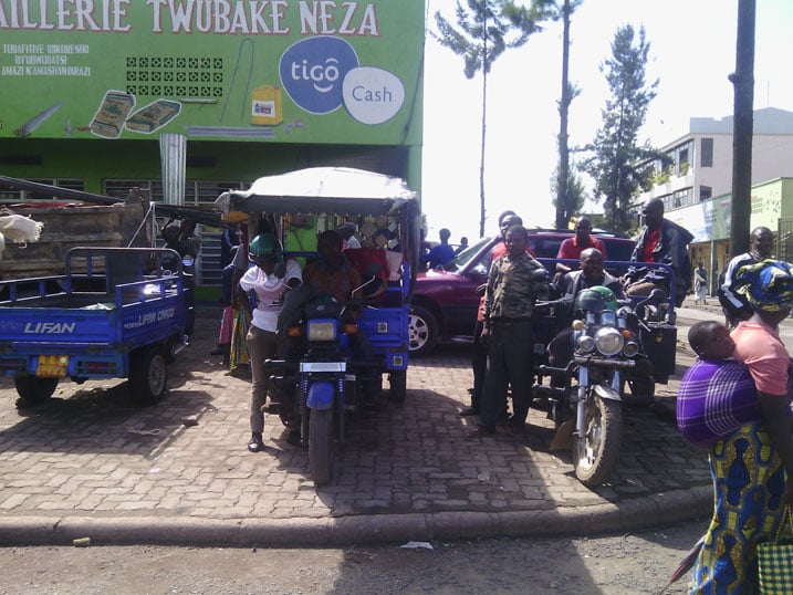 Uwanyuze nta kibazo agira gukorana n'abagabo.