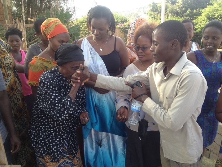 Abasabira umugisha.