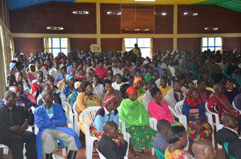 Abaturage barishimira gahunda ya "Ndi Umunyarwanda".