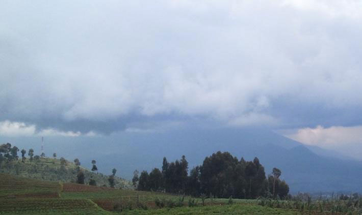 Abaturage bashinja umuyaga kugirana isano n'ikirunga cya Nyamuragira kimaze iminsi kiruka kikaba cyarahindanyije ikirere.