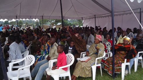 Abaturage batandukanye bitabiriye igiterane kumva inyigisho z