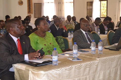 Abayobozi barimo Guverineri Bosenibamwe na Ambasaderi Ndangiza mu biganiro bya "Duharanire kwigira campaign".