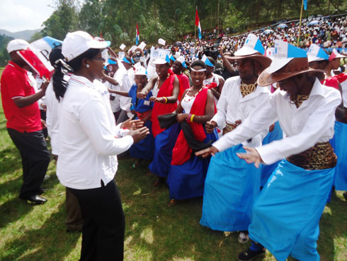Abayobozi n'abanyamuryango ba FPR bacinya akadiho.