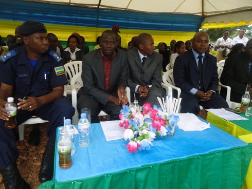 Abayobozi batandukanye mu muhango wo gutangiza ishuri ry