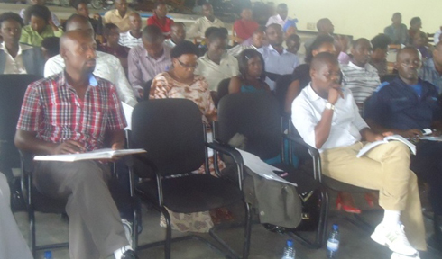 Abayobozi n'abahagarariye za SACCO mu nama igamije kongera umubare w'abinjira mu bwisungane mitiweli.
