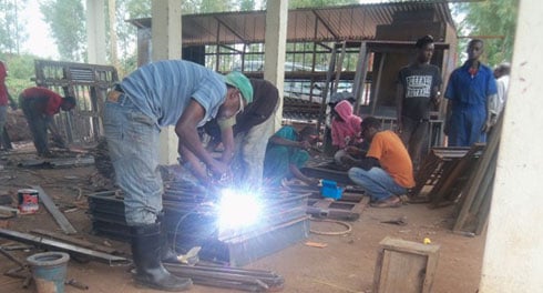 Abiga gusudira mu gakiriro ka Rwanza mu murenge wa Save mu karere ka Gisagara.