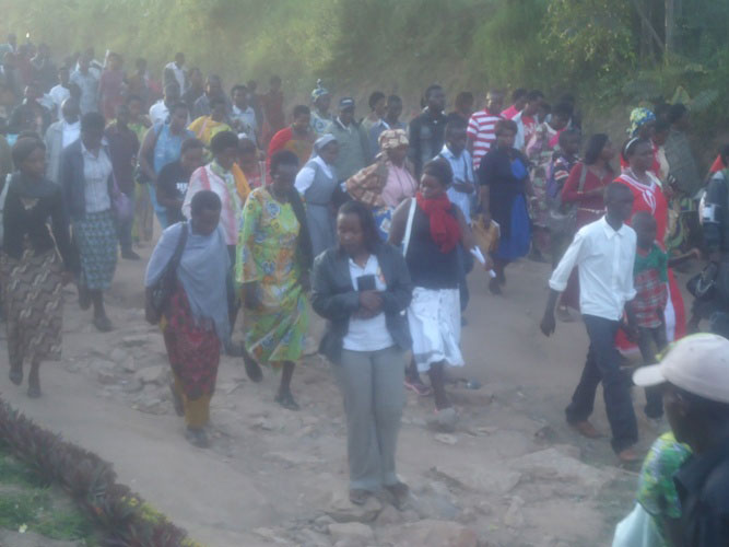 Abitabira uru rugendo bavuga ko ari umwanya wo kwiyegereza Imana.