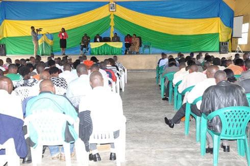 Abitabiriye umwhirero bafite inshingano zo kugeza "Ndi Umunyarwanda" ku baturage.