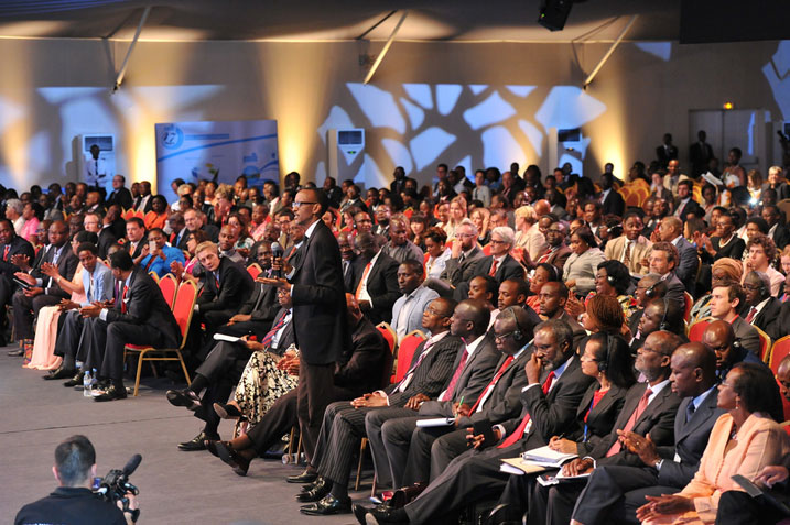 Perezida Kagame ari mu batanze ibitekerezo ku buryo imvururu zahoshwa muri Afurika.