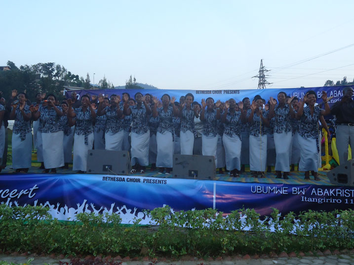 Aha Korali BETHESDA yakoraga indirimbo yayo (Live production).