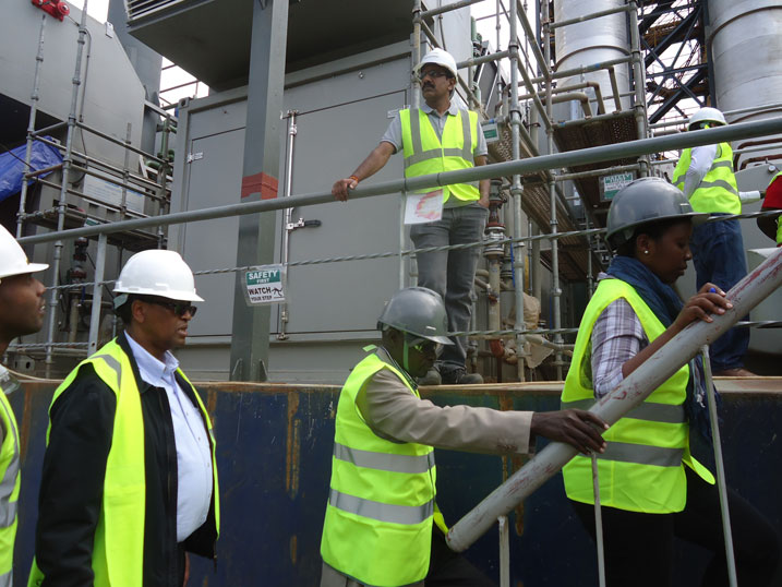 Aha bajyaga kureba aho ibikorwa byo kubaka ikigega kizajya kijyamo gaz (barge).