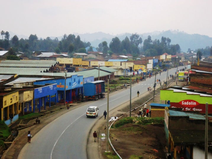 Aha ni mu mujyi wa Mukamira, hamwe mu ho umusaza Ntebanye yayobewe kuko agereranije n'uko yahasize harihuse mu iterambere.